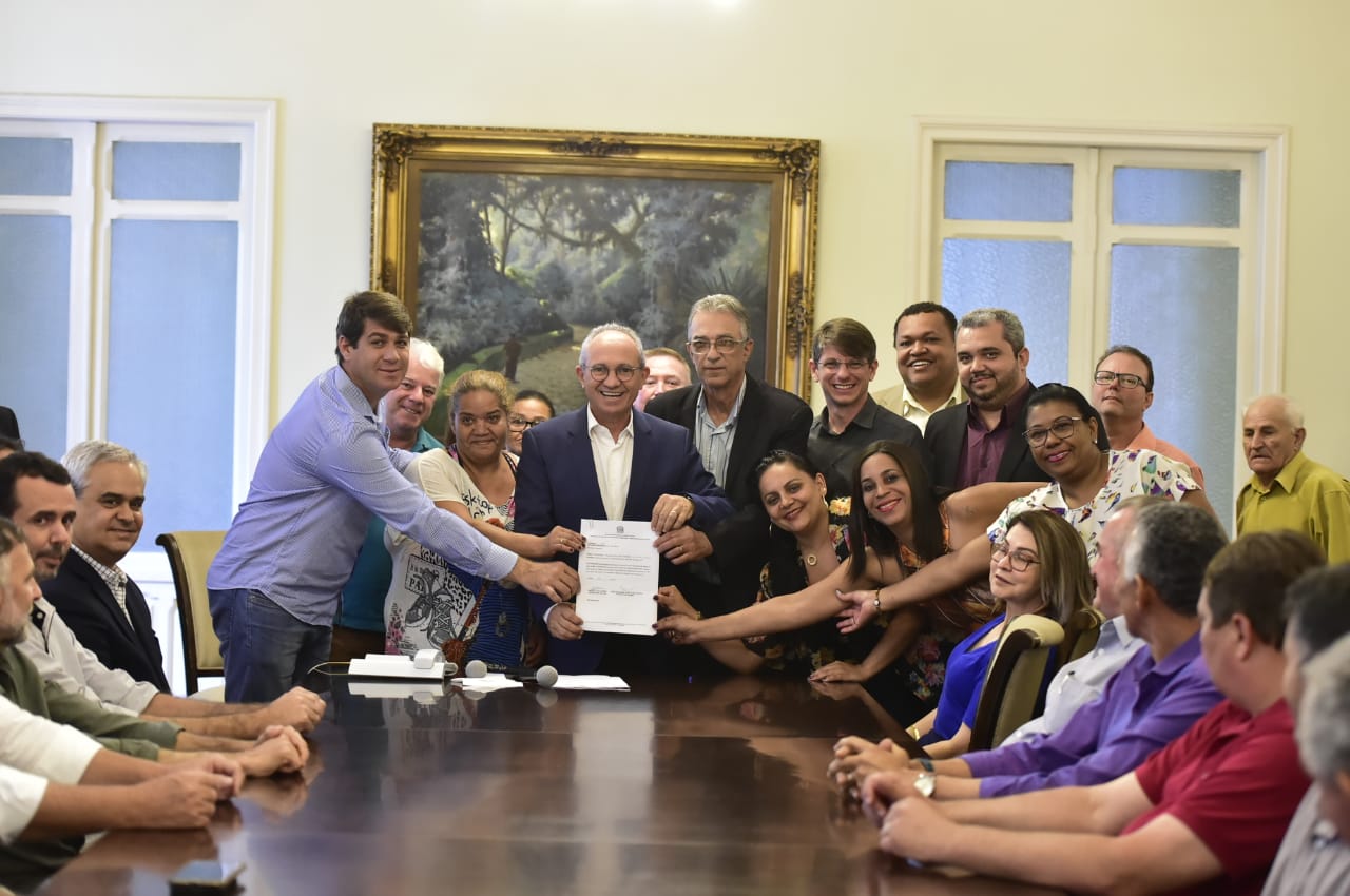 Prefeito de Alegre e moradores